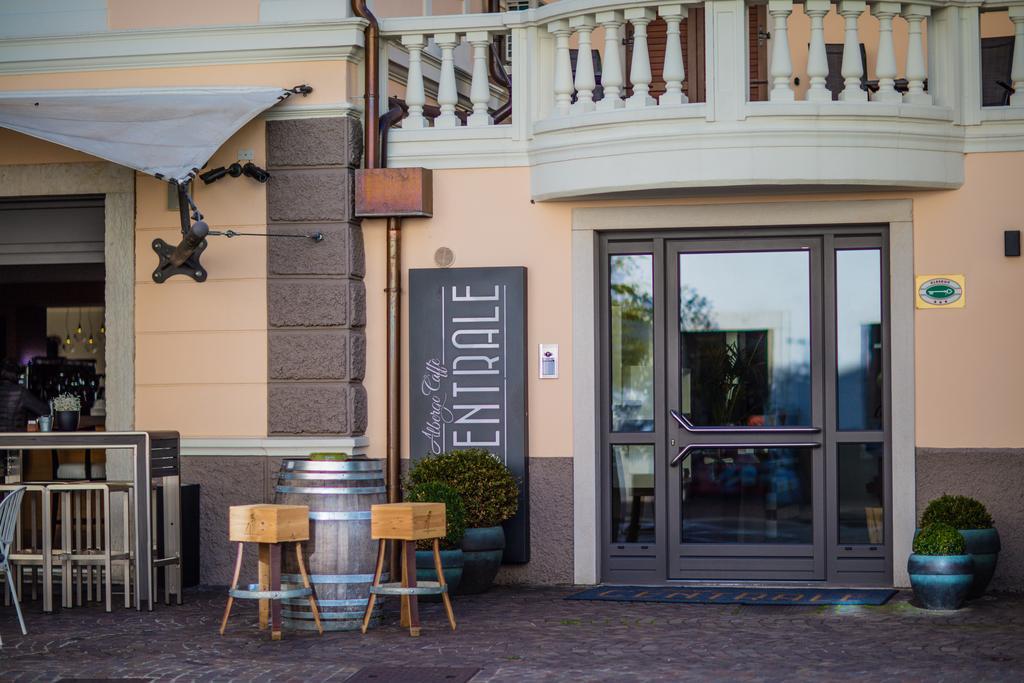 Albergo Caffe Centrale ميزوكورونا المظهر الخارجي الصورة