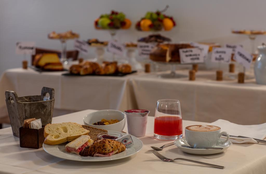 Albergo Caffe Centrale ميزوكورونا المظهر الخارجي الصورة