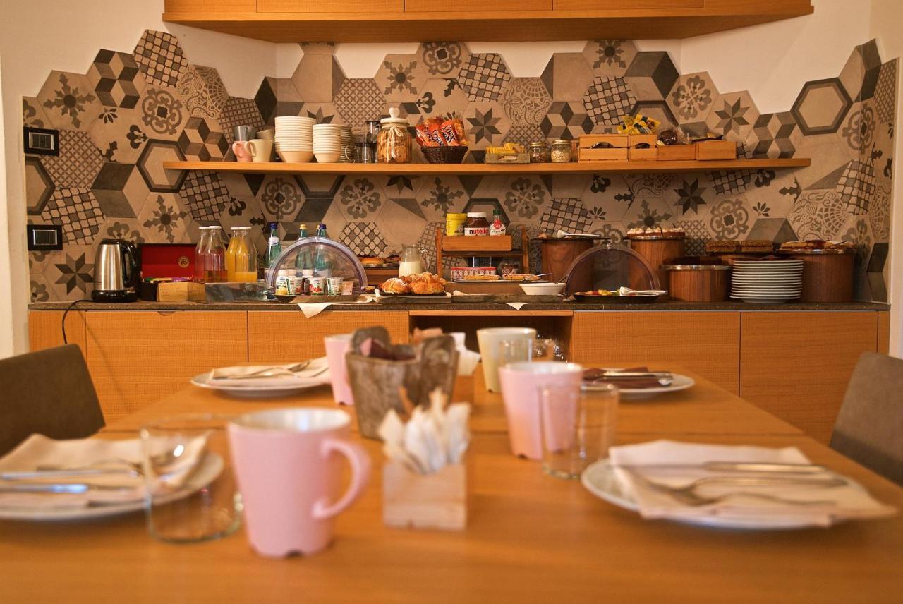 Albergo Caffe Centrale ميزوكورونا المظهر الخارجي الصورة